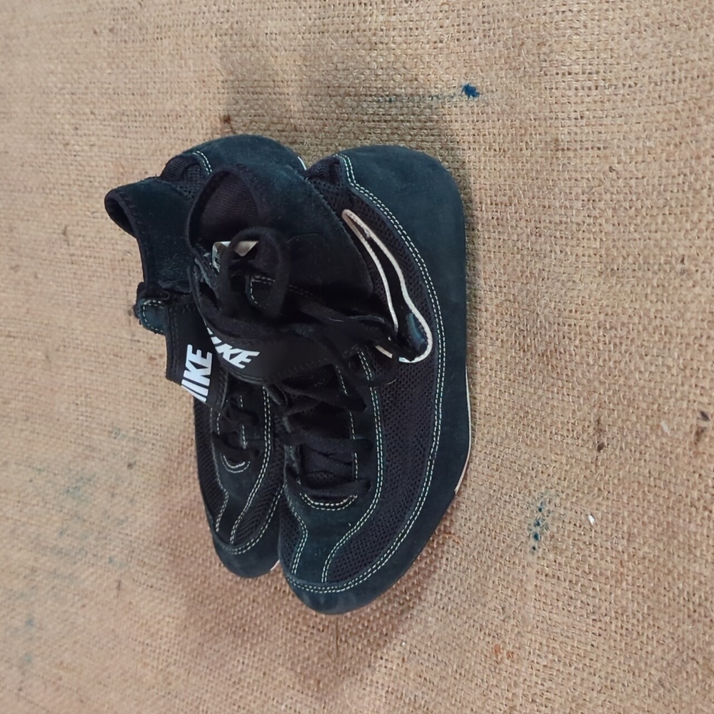 Nike Youth Speed Sweep VII Size 5Y Wrestling Shoes Black White 366684-001